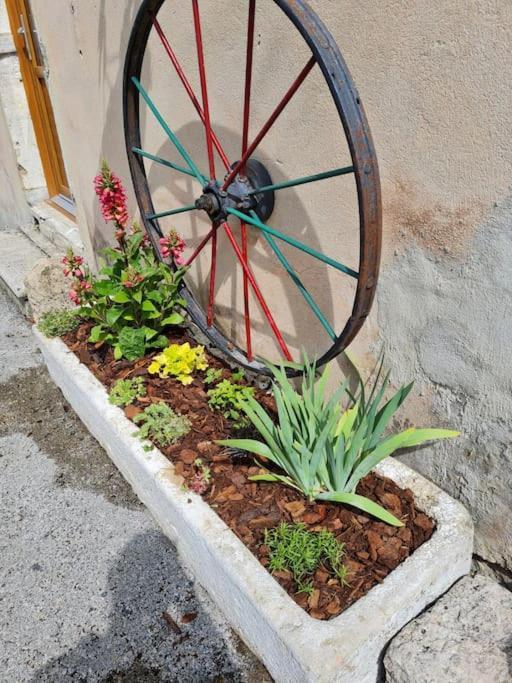 Gite Du Bibicherat Largillay-Marsonnay Exteriör bild